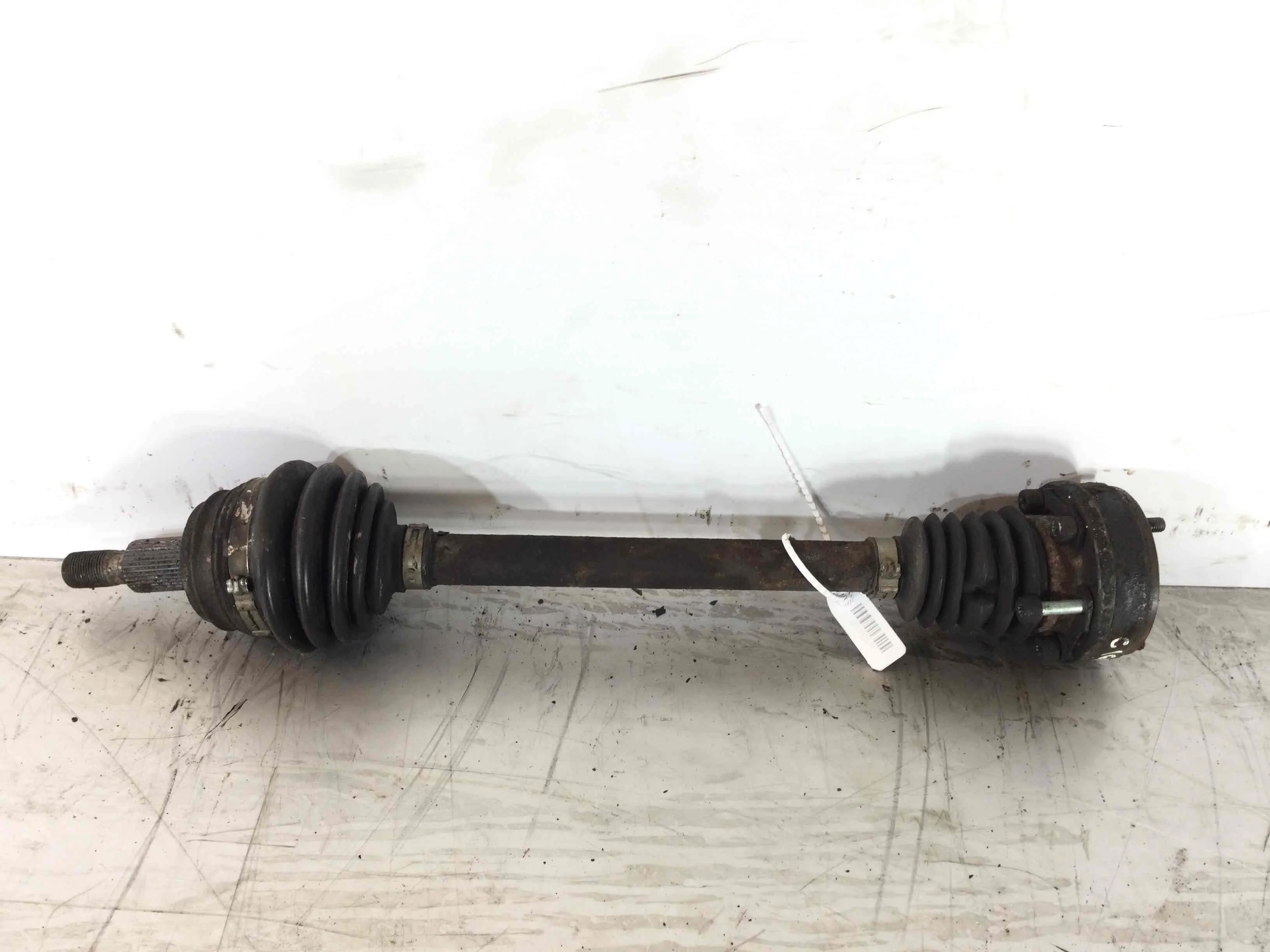 Полуось передняя левая (приводной вал, ШРУС) Audi A3 8L (1996-2000) бензин 1.6 i Механика Х/б