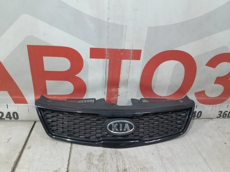 Решетка радиатора передняя Kia Cerato TD