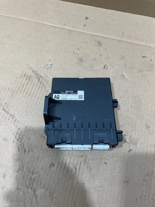 Блок управления климатической установкой Toyota Land Cruiser 2015 8865060J42 URJ200 1VD-FTV 4.5