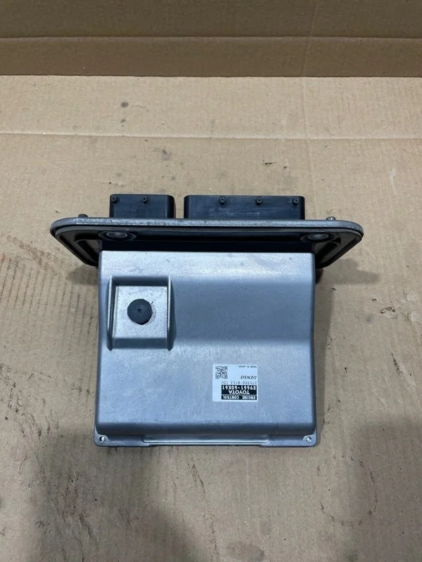 Блок управления двигателем Toyota Land Cruiser 2015 8966160K61 URJ200 1VD-FTV 4.5