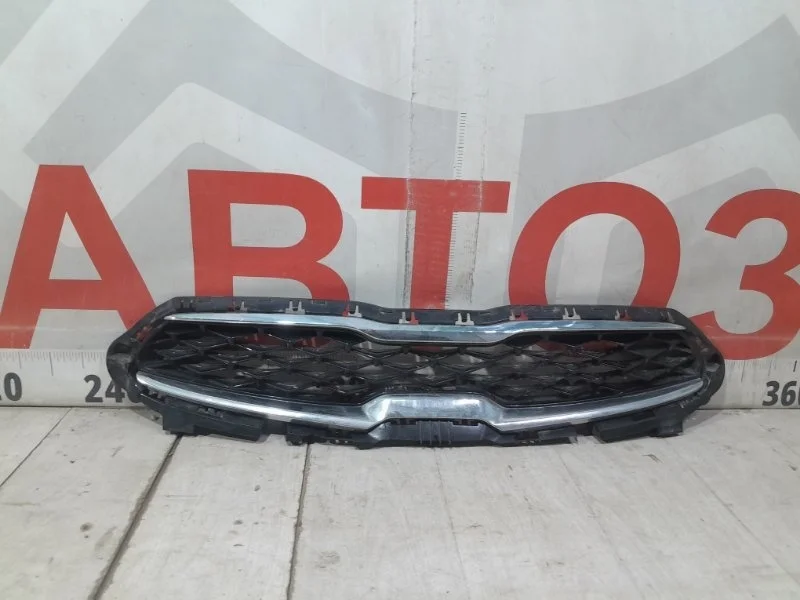 Решетка радиатора передняя Kia Cerato 4