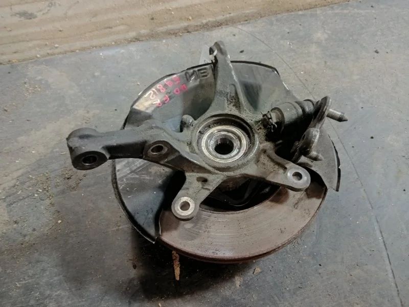 Кулак поворотный Honda Civic 8 2006-2011 4D