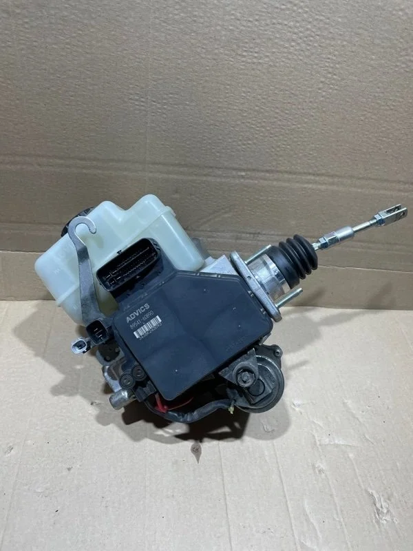 Блок ABS (насос) Toyota Land Cruiser 2018 4705060712 URJ202 4.5 1VD-FTV