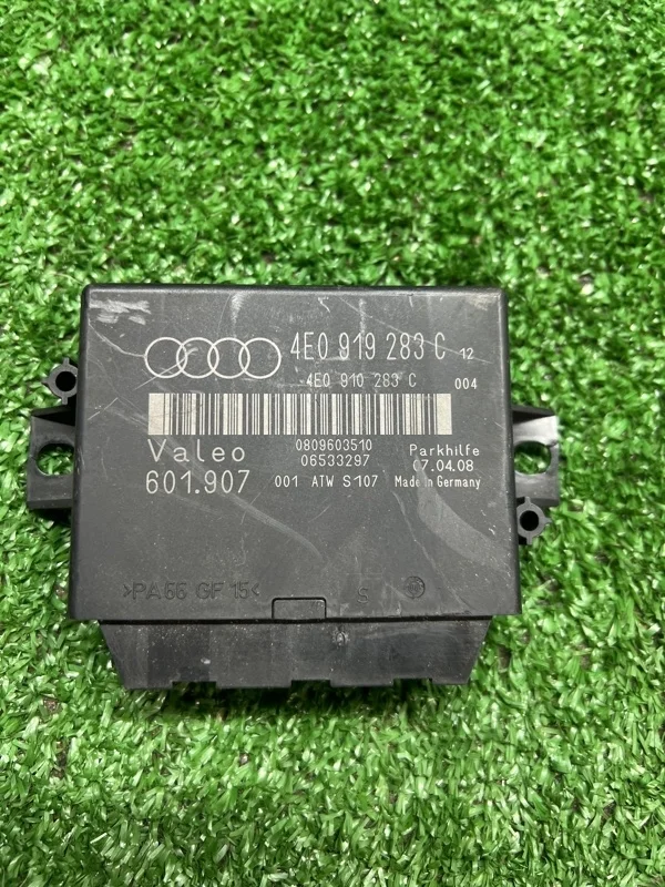 Блок управления парктрониками Audi A8 D3