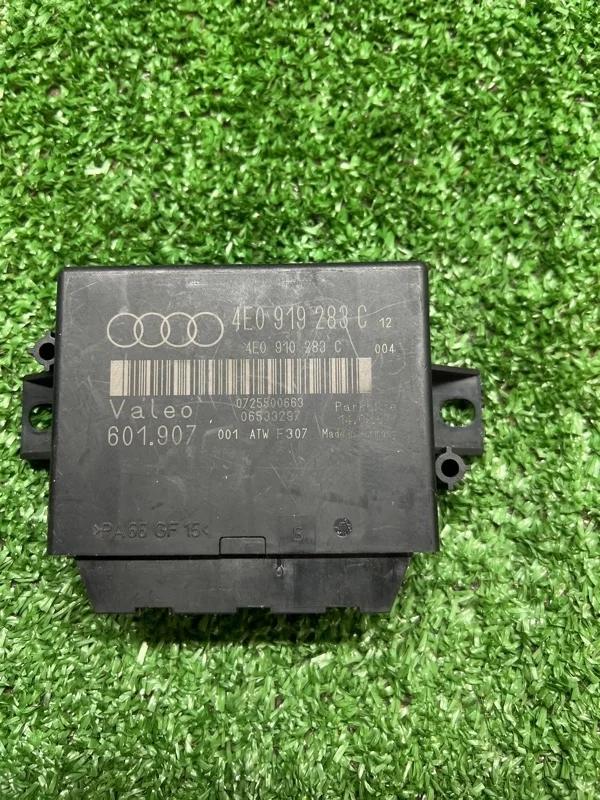 Блок управления парктрониками Audi A8 D3