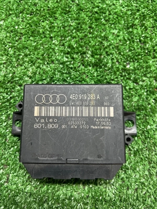Блок управления парктрониками Audi A8 D3