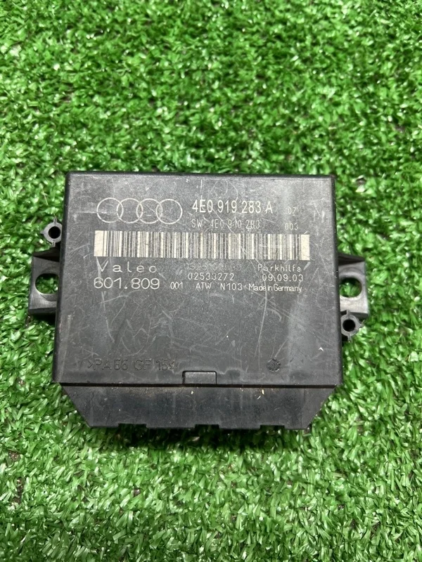 Блок управления парктрониками Audi A8 D3