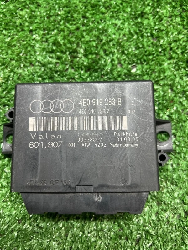 Блок управления парктрониками Audi A8 D3