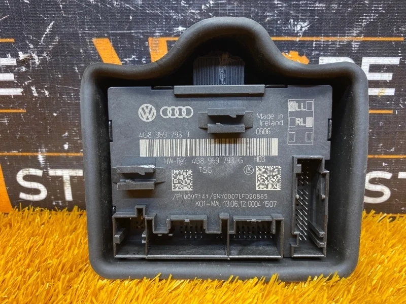 Блок управления дверью Audi A6 2012 C7/4G
