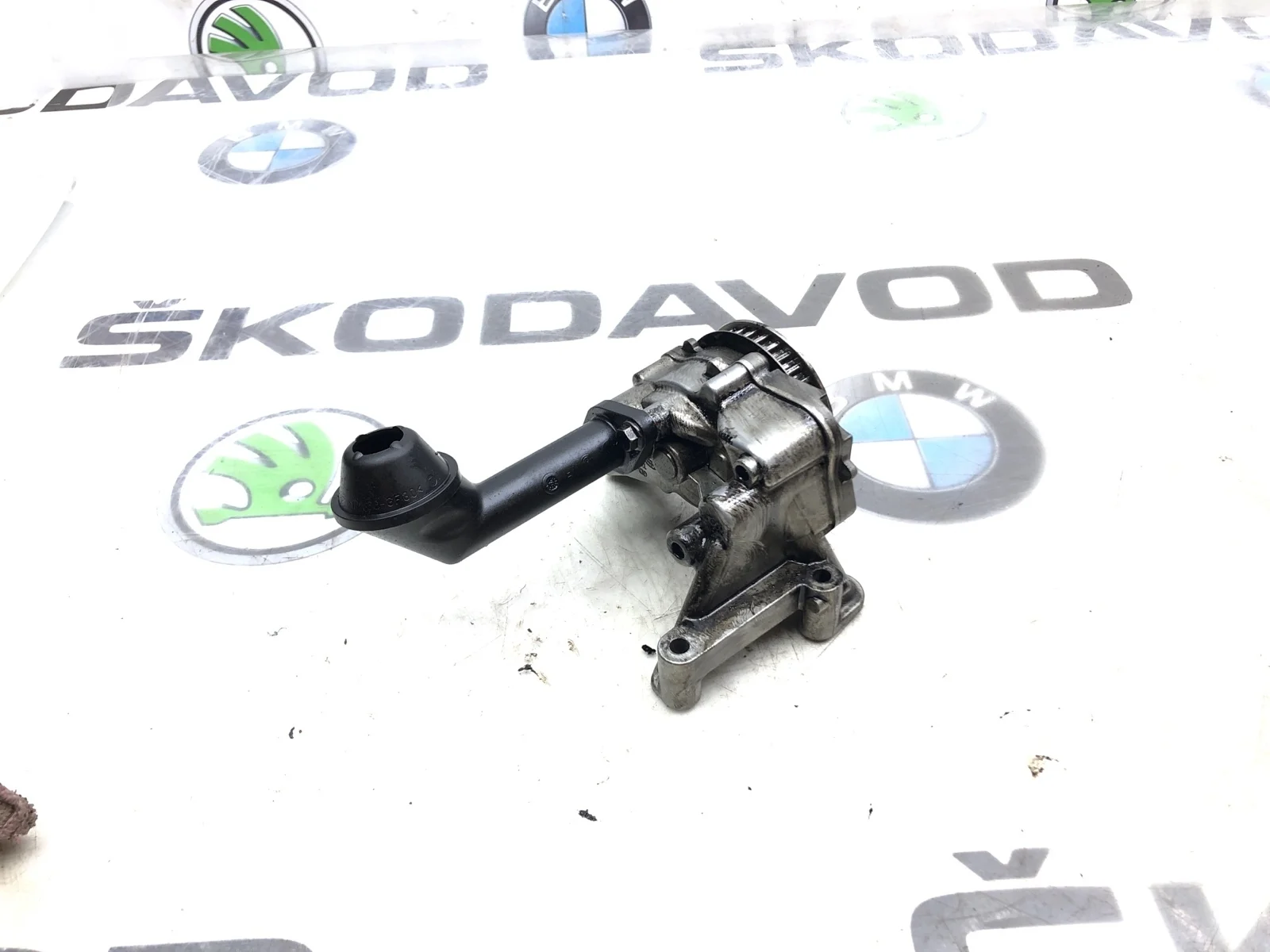 Масляный насос (маслонасос) Skoda Yeti 2011 03L115105C 5L 2.0 CFHF