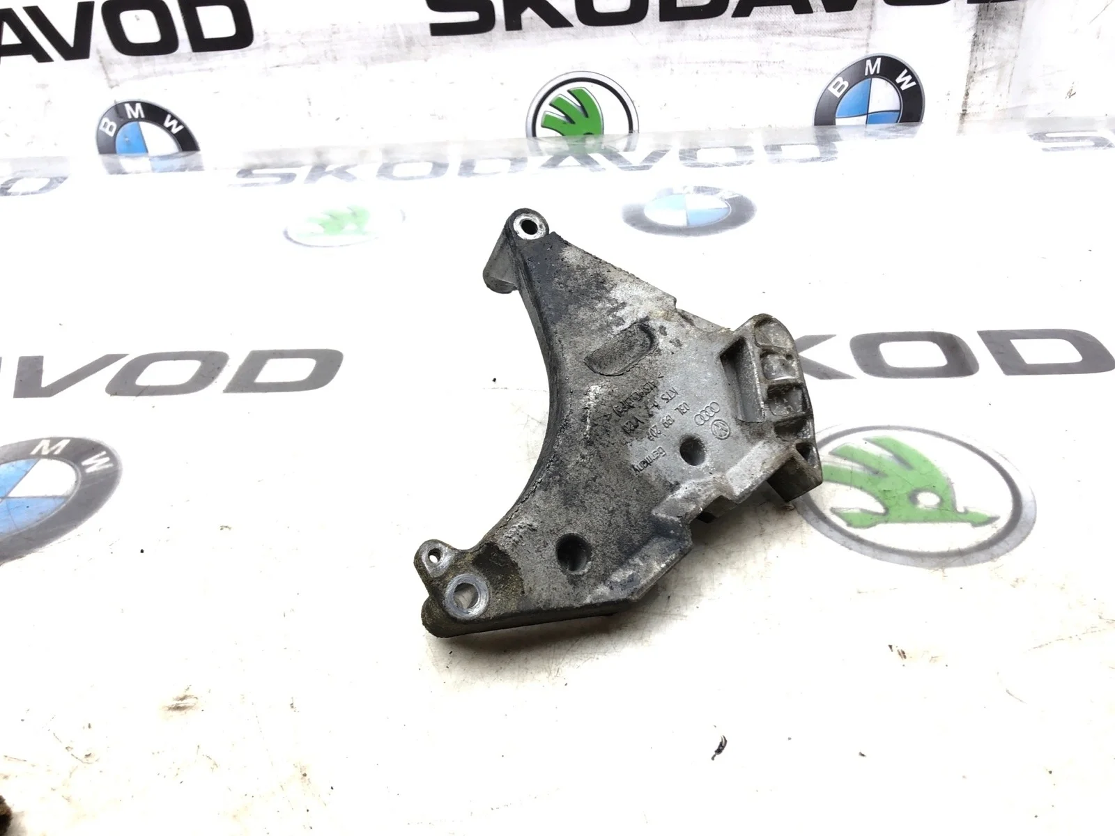 Кронштейн опоры двигателя Skoda Yeti 2011 03L199207 5L 2.0 CFHF