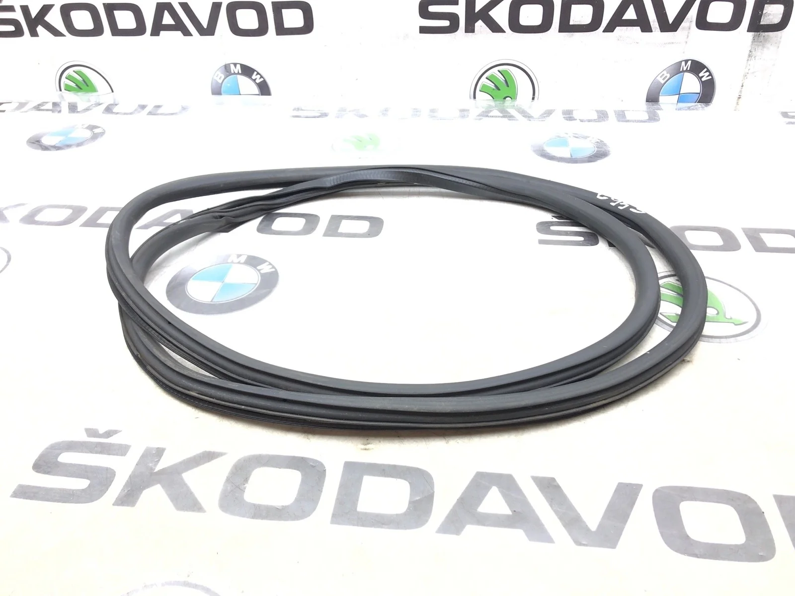 Уплотнитель проема двери Skoda Octavia 2012 1Z0867365H A5 (1Z) 1.8 CDAB, передний левый