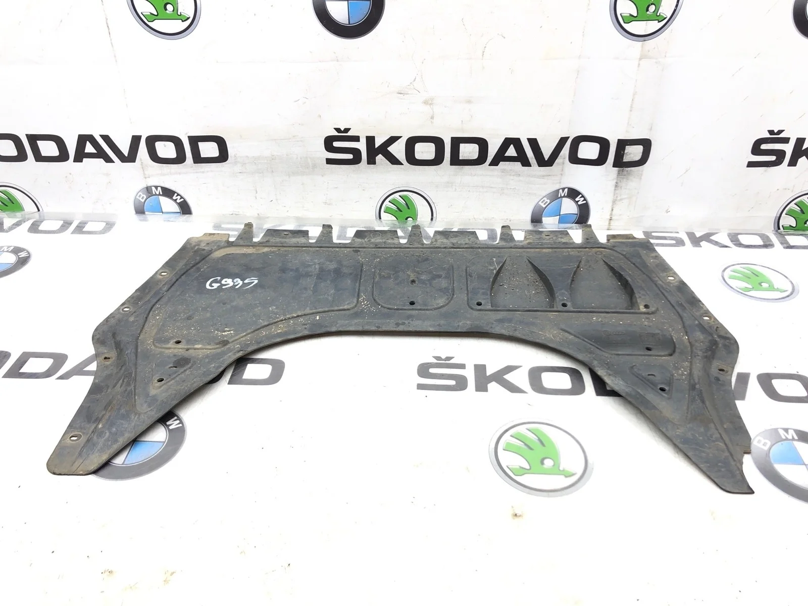 Пыльник двигателя Skoda Octavia 2012 1K0825237J A5 (1Z) 1.8 CDAB