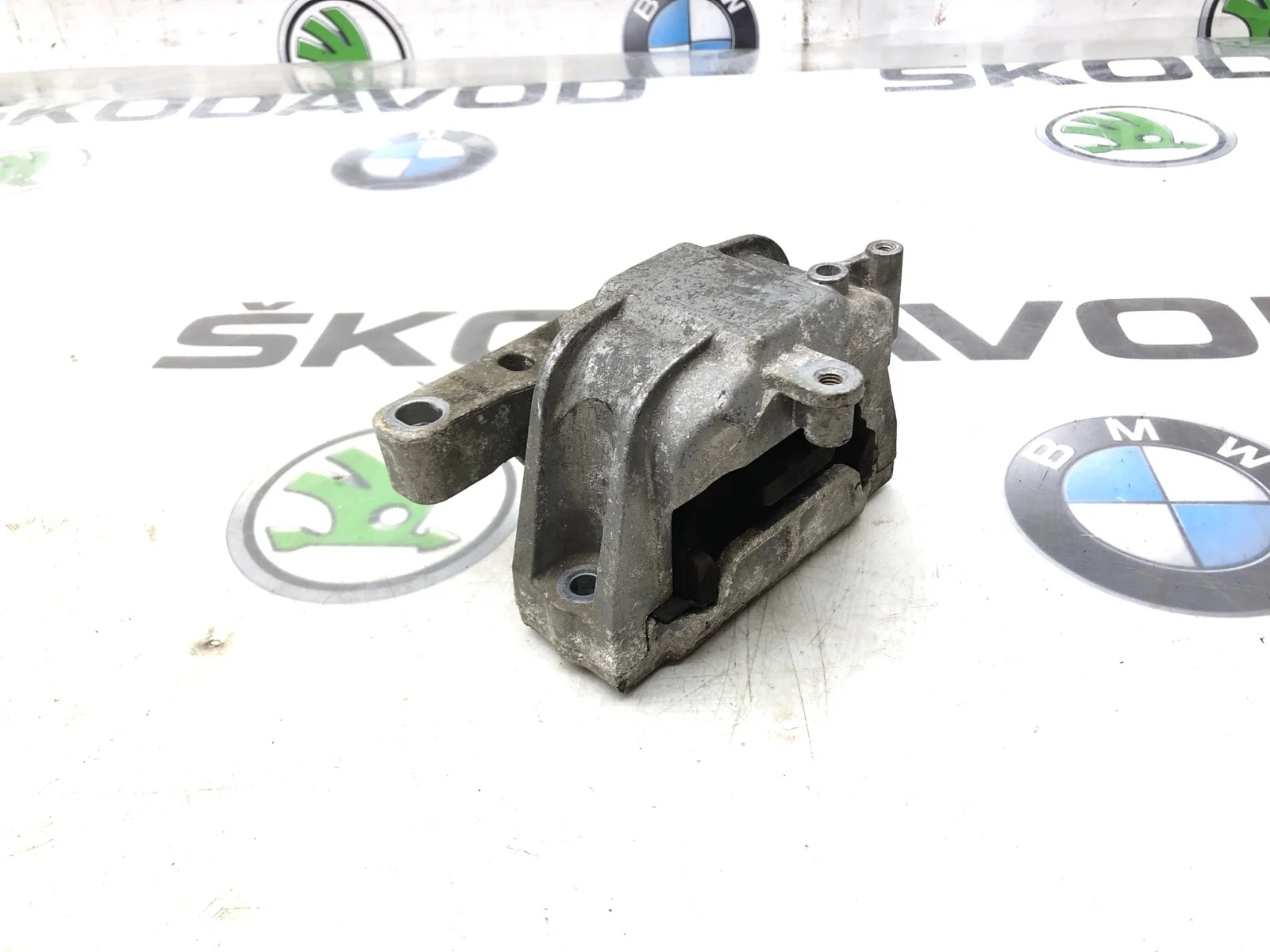 Опора двигателя Skoda Octavia 2012 1K0199262AM A5 (1Z) 1.8 CDAB, правая
