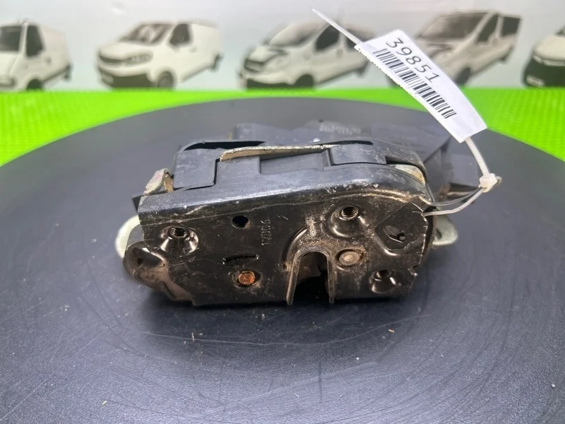 Замок двери задний правый Mercedes V-Class W639