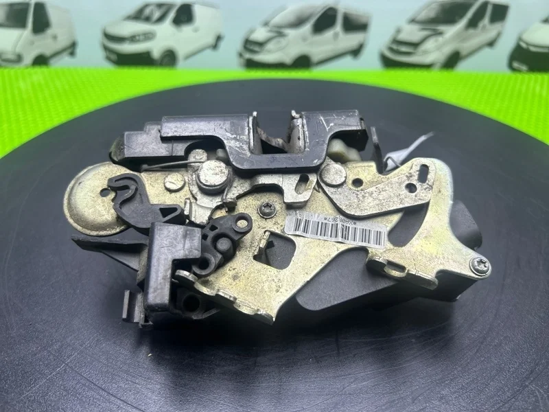 Замок двери задний правый Mercedes V-Class W639