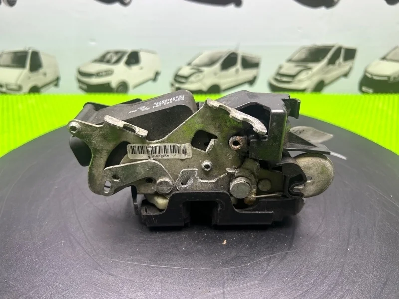 Замок двери задний правый Mercedes V-Class W639