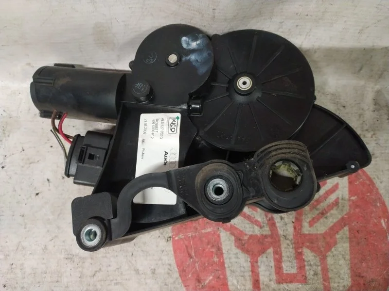 Доводчик крышки багажника Audi S8 2007 4E