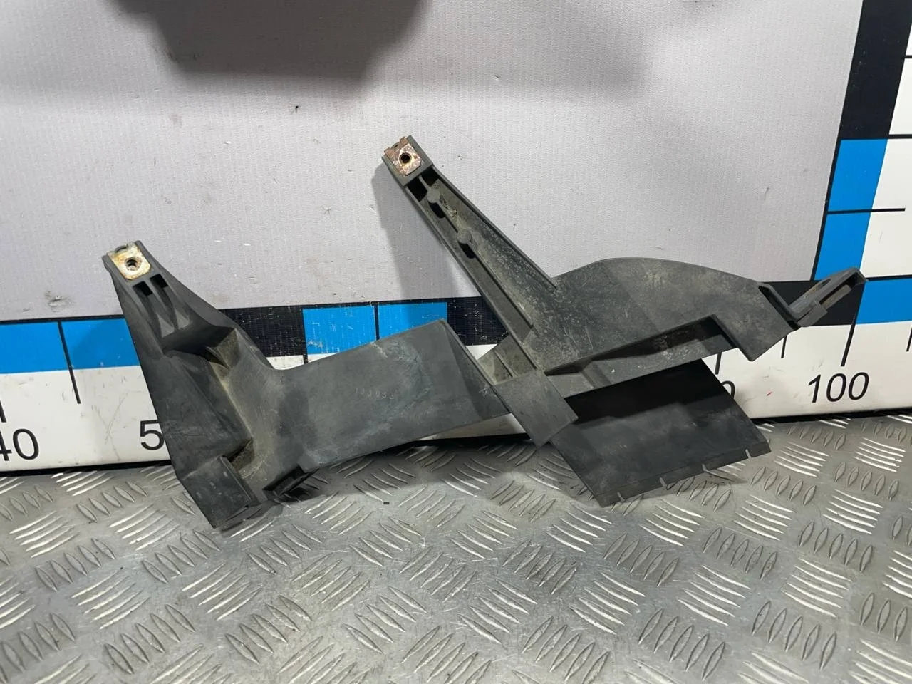 [Б/У] Кронштейн фары правой BMW E83 [Код: 00528539 ]