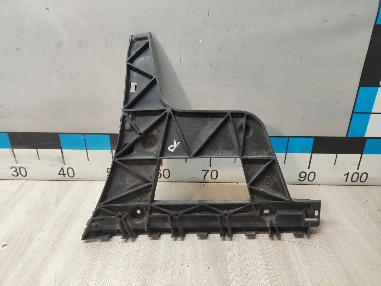 [Б/У] Направляющая заднего бампера правая Audi A4 B8 2007-2015 [Код: 00342736 ]