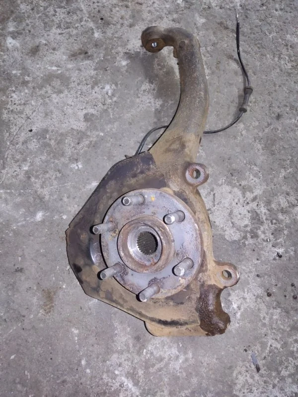 Кулак поворотный левый Nissan Navara (D40) 2004-2015 2010 Пикап