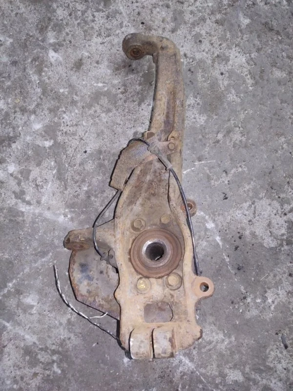 Кулак поворотный правый Nissan Navara (D40) 2004-2015 2010 Пикап
