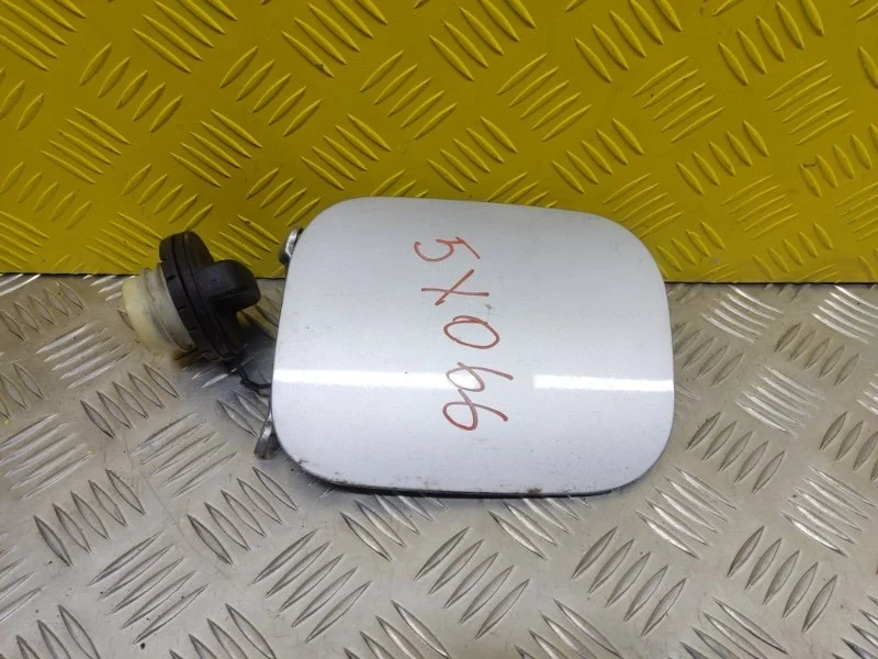 Лючок топливного бака Toyota Rav 4 (XA30) (2005-2014) 2006