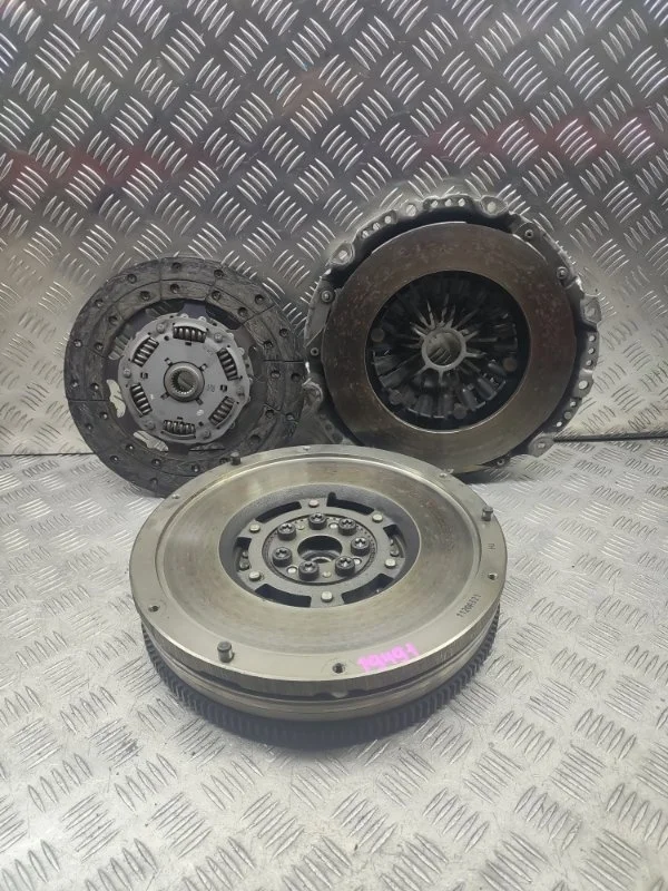 Маховик Mitsubishi L200 2015-2020 1120A321 KK/KL 4N15