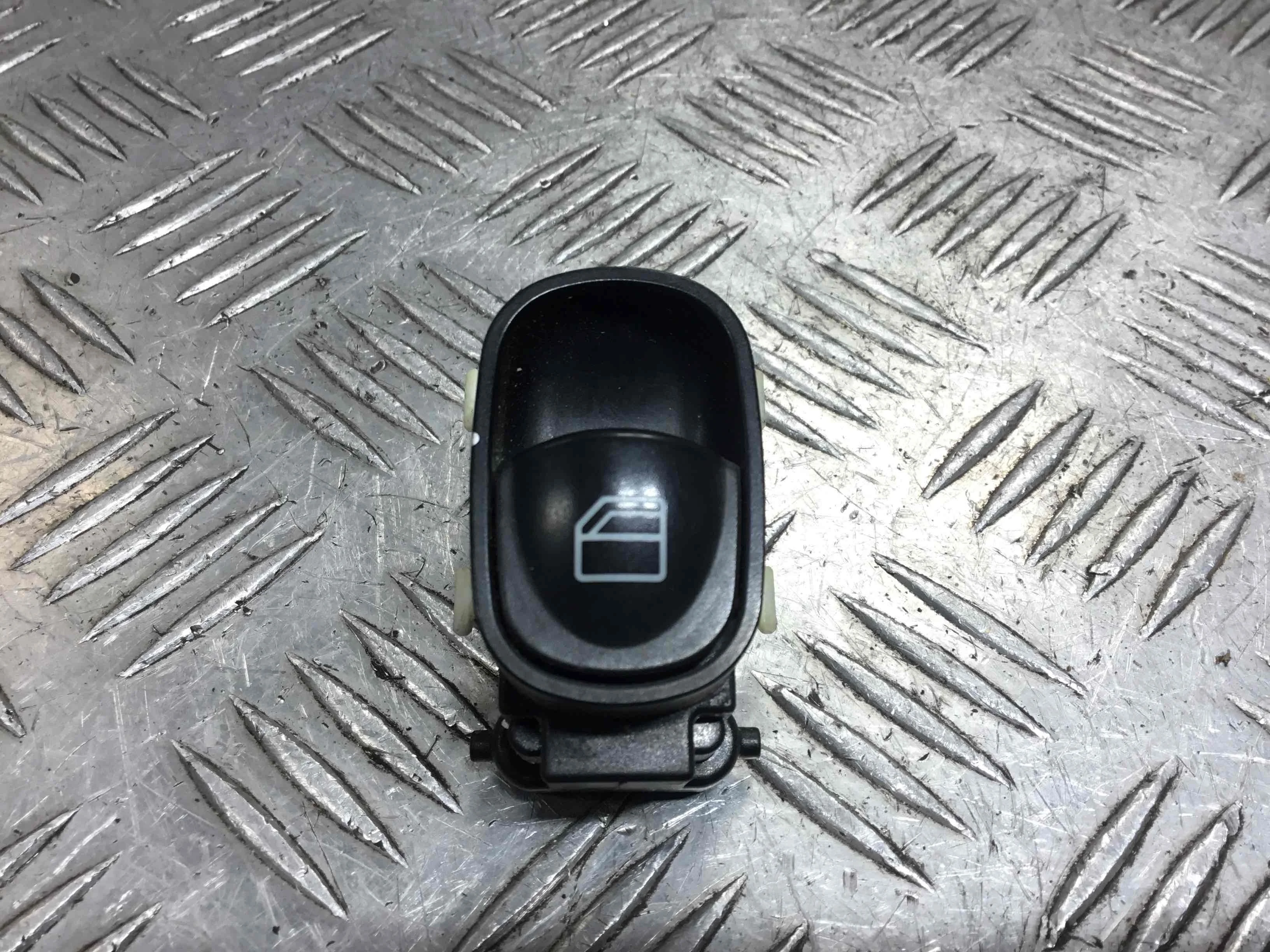Кнопка стеклоподъемника переднего правого Mercedes CLK W209/A209 (2002-2005) бензин 2.6 i Автомат Купе