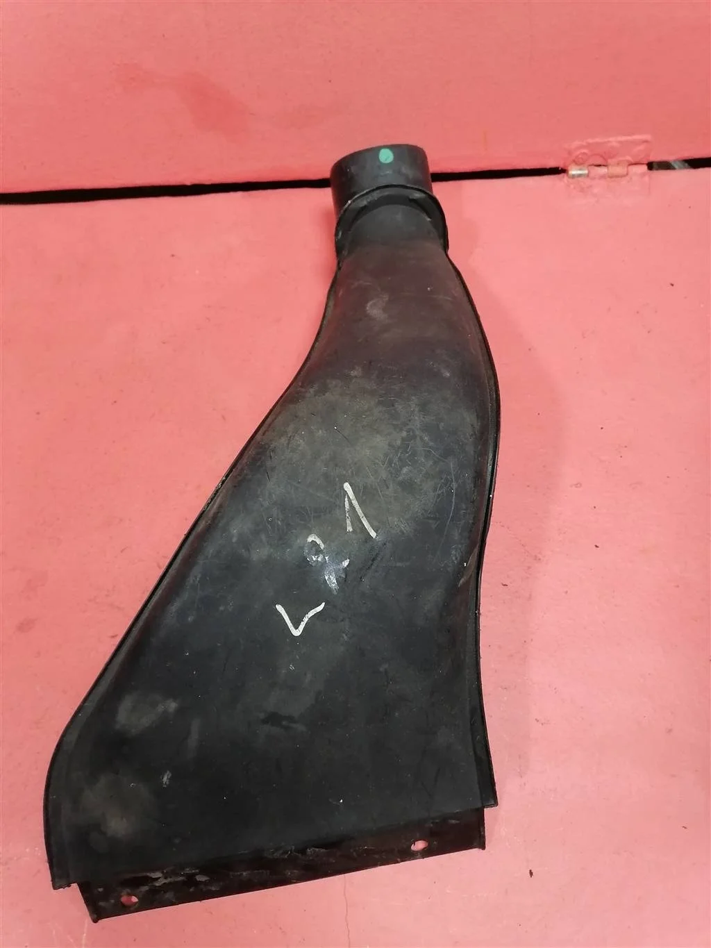 воздухозаборник Mitsubishi Space Star 1998-2004
