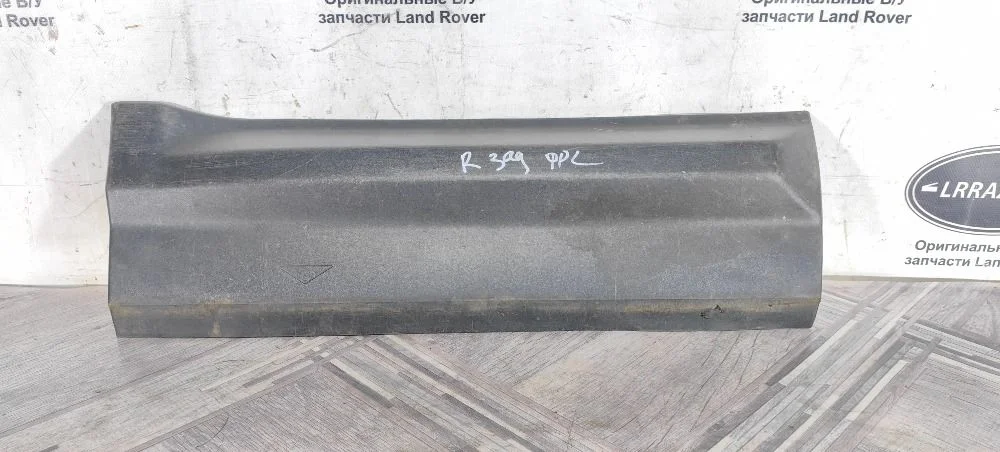 Молдинг правый задний Land Rover Freelander 2