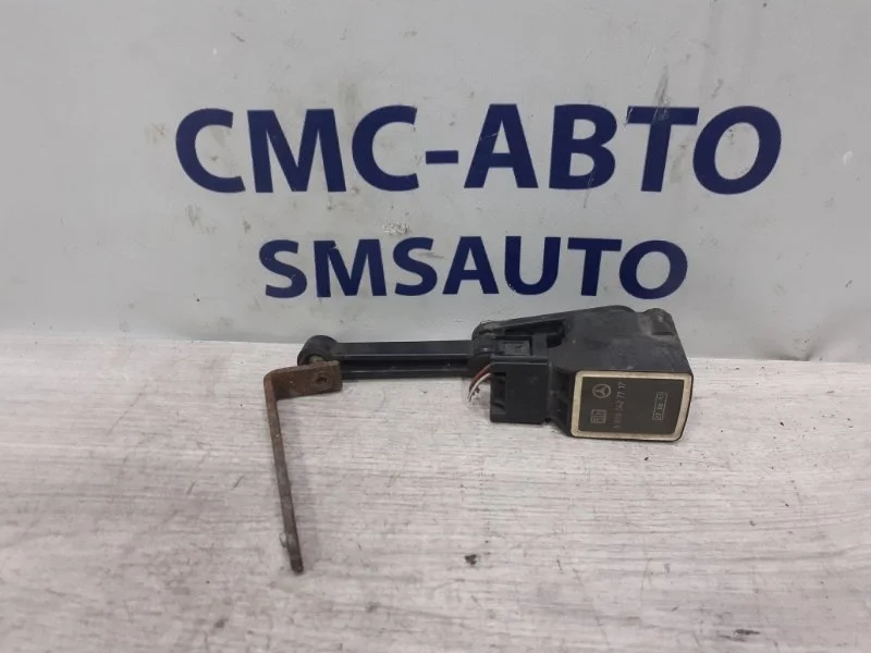 Датчик уровня подвески Mercedes-Benz R-Class A0105427717 W251, передний
