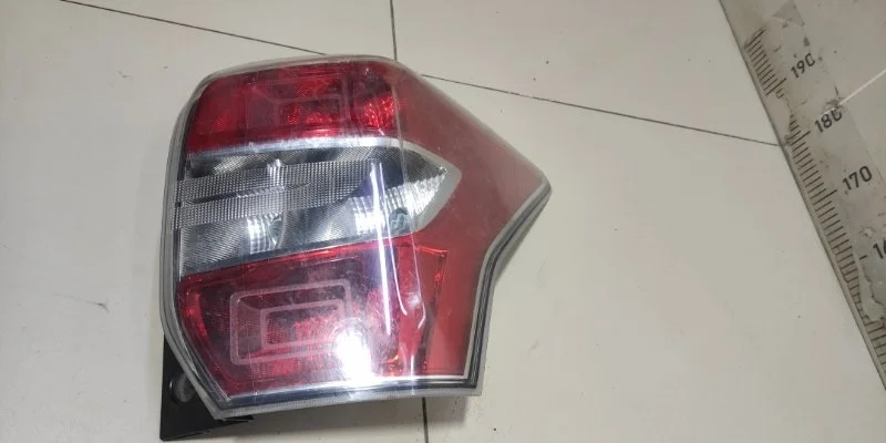 Фонарь задний правый Subaru Forester S13 SJ