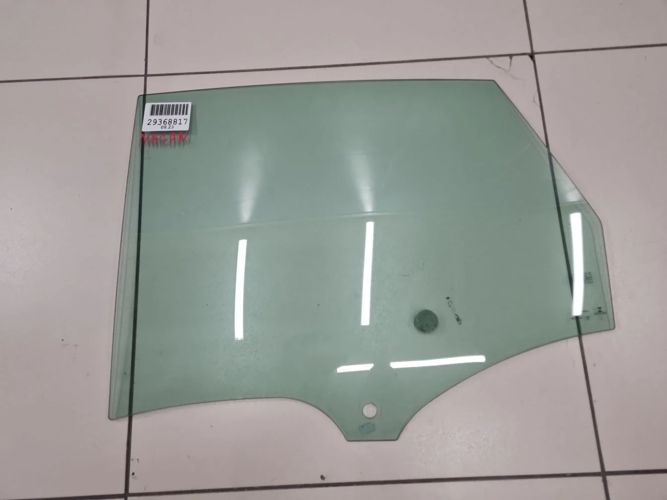 Стекло двери задней левой для Porsche Macan 2013-