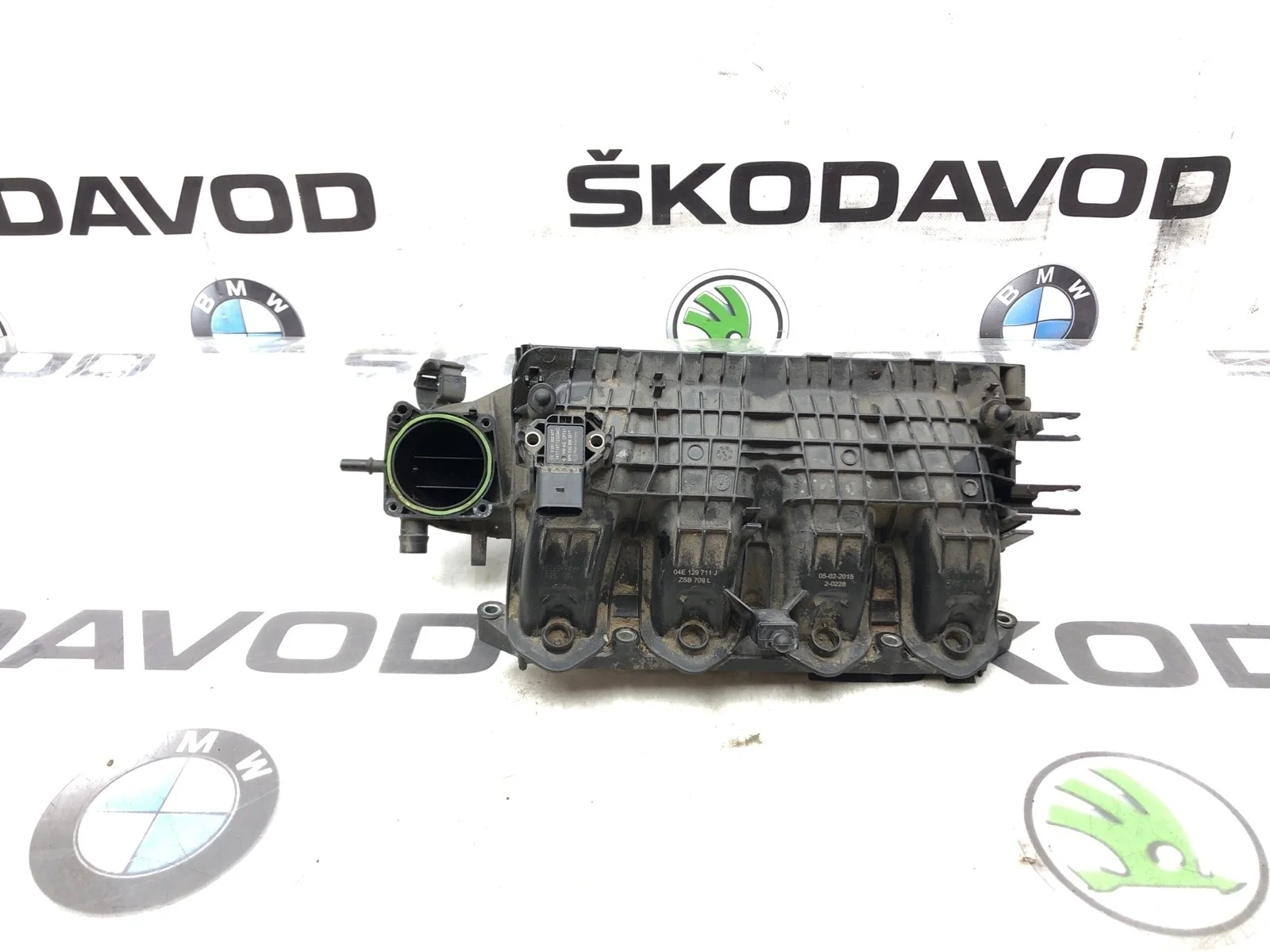 Коллектор впускной Skoda Octavia 2015 04E129711J A7 (5E) 1.2 CJZA