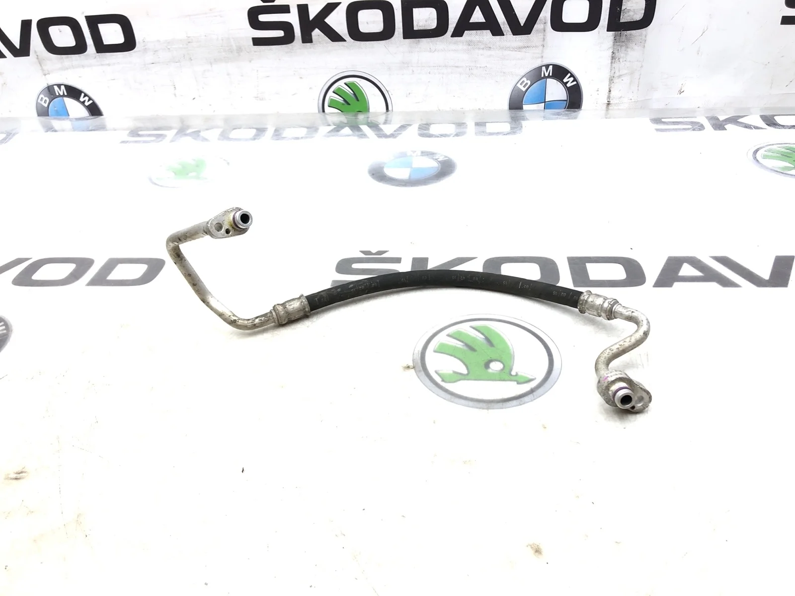 Трубка кондиционера короткая Skoda Octavia 2015 5Q0816721K A7 (5E) 1.2 CJZA