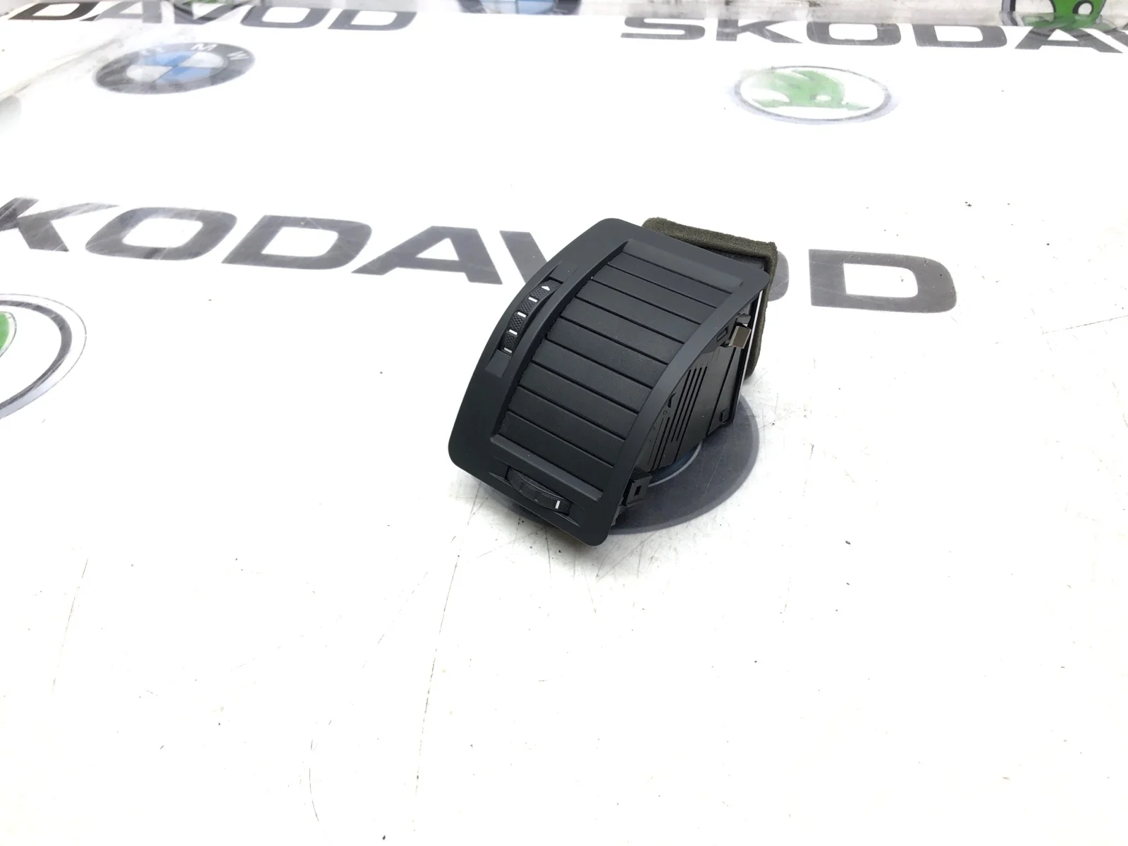 Воздуховод торпеды Skoda Octavia 2012 1Z0819702A9B9 A5 (1Z) 1.8 CDAB, правый