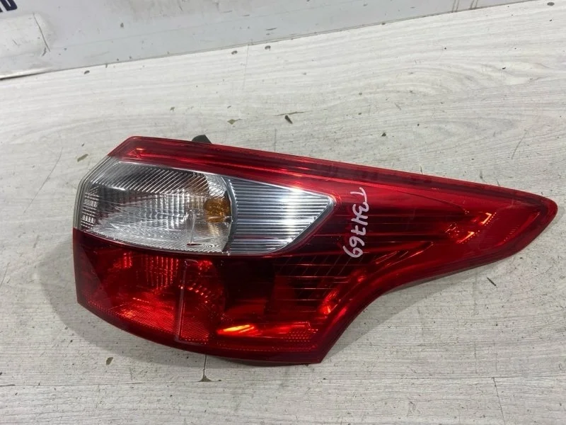 Фонарь задний наружный правый Ford Focus 3 (11-14)