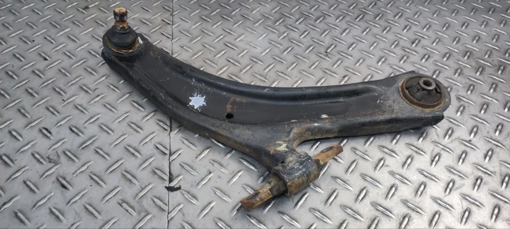 Рычаг передний Nissan Qashqai 54500BB00A J10, правый