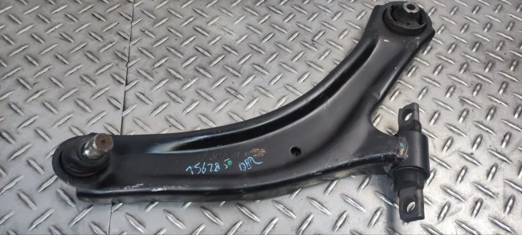 Рычаг передний Nissan Qashqai 54500BB00A J10, правый