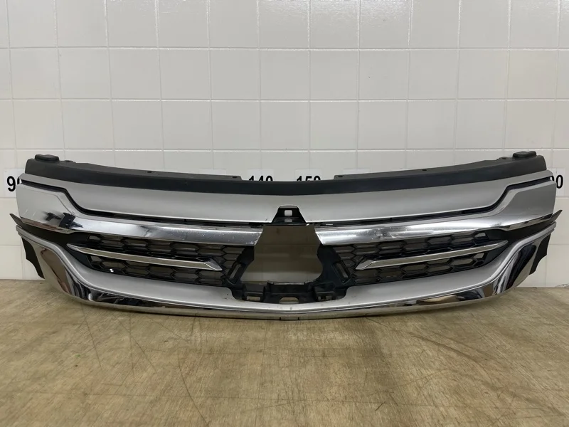 Решетка радиатора MITSUBISHI PAJERO SPORT 3 2016 2017 2018 2019 2020 2021
