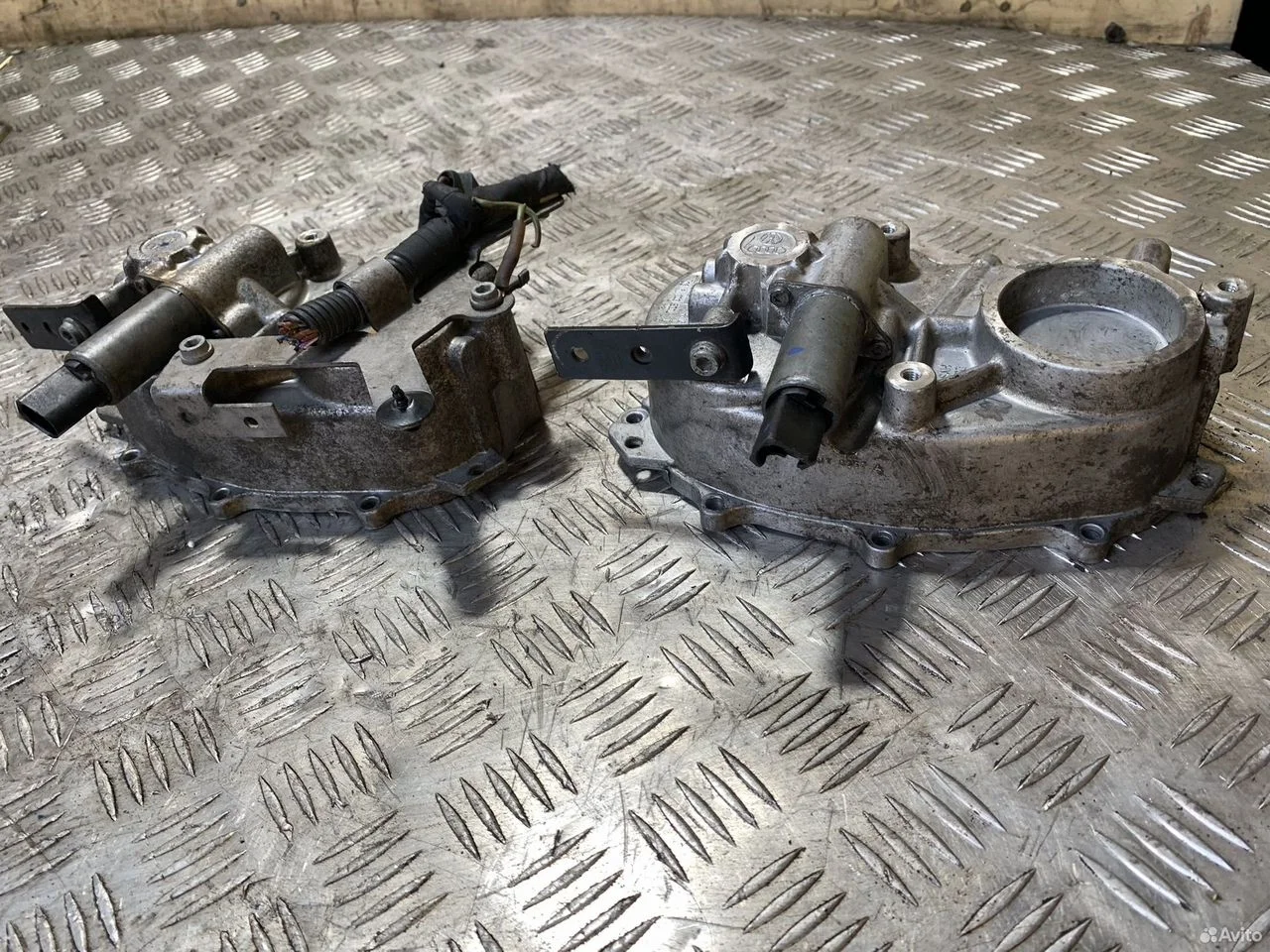 Крышка распредвала 06f103530d vw skoda 2.0 fsi