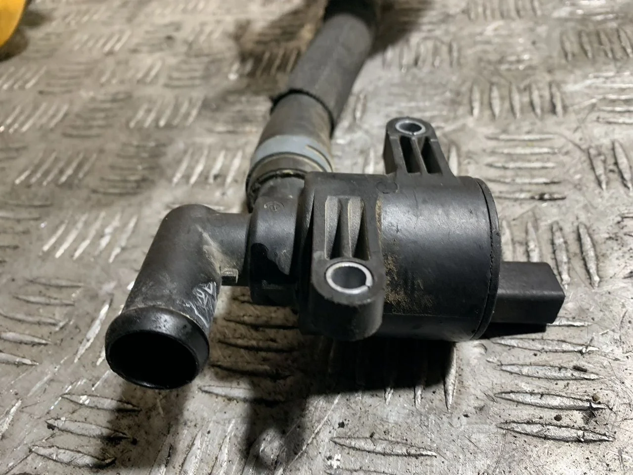 Электромагнитный клапан 4h0121671d vw audi