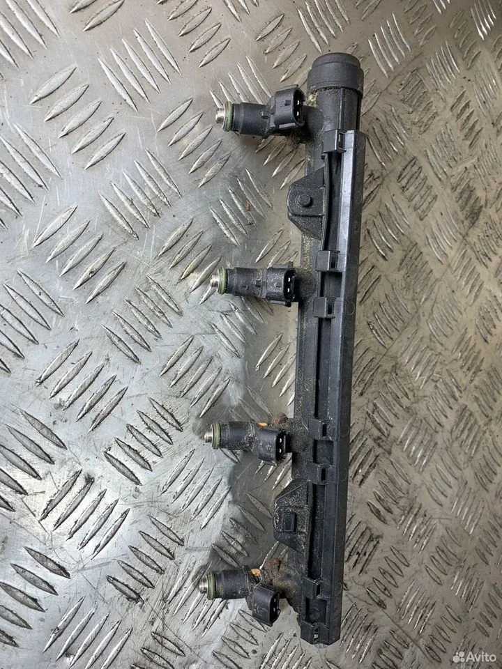 Форсунка топливная 1.6 cfna bts vw polo 03c906031a
