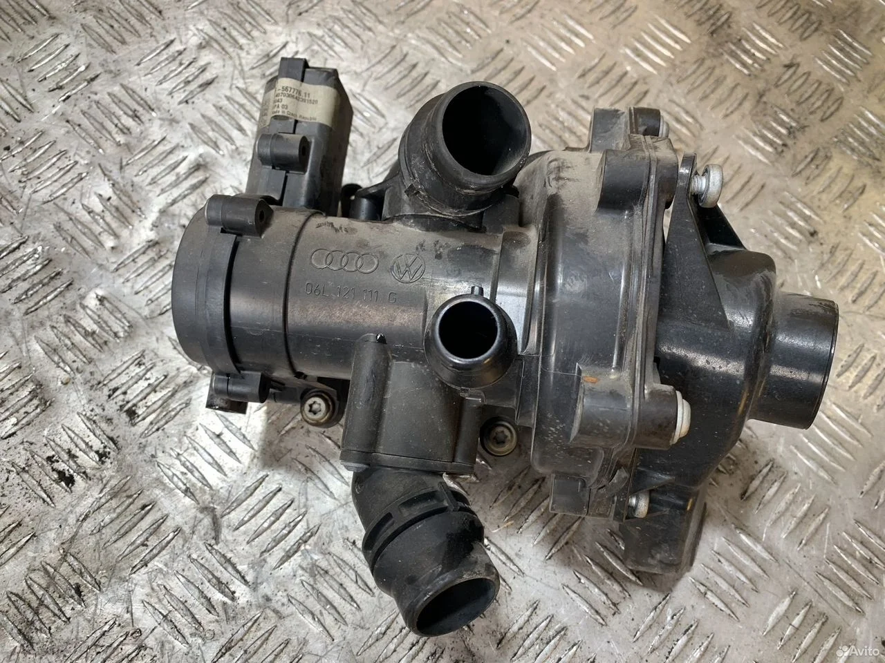 Водяной насос 06l121005a audi a4 1.8 cje