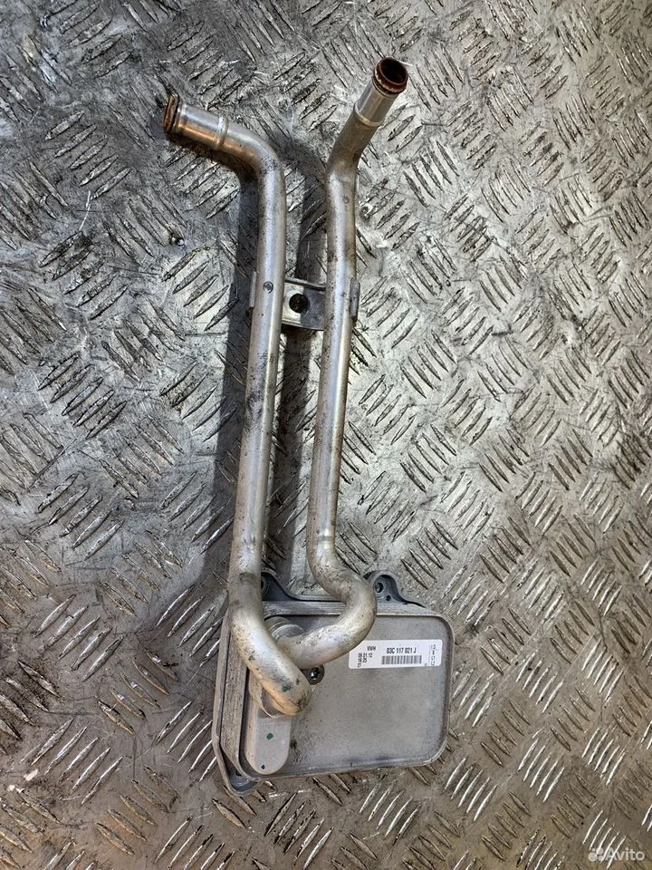 Трубка масляного радиатора 03c121050g vw skoda