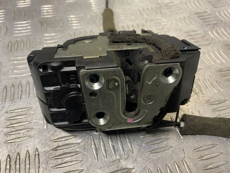 Замок двери передней правой Nissan Pathfinder (R51M) 2004-2013 2008 Внедорожник
