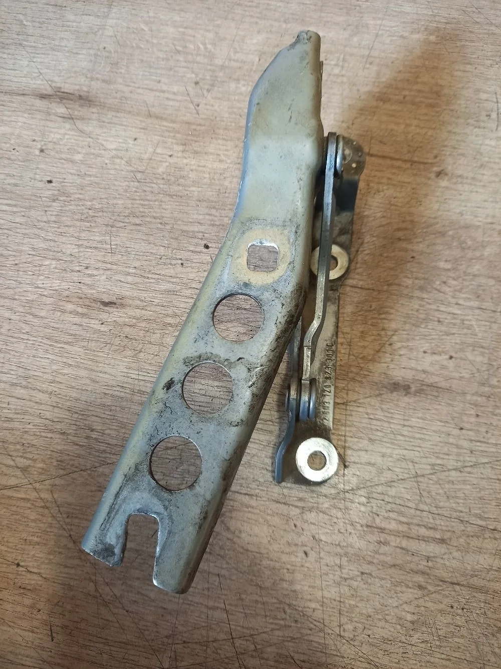 Петля капота левая Skoda Octavia II рестайлинг (2008—2013) 2012 3U/F8K