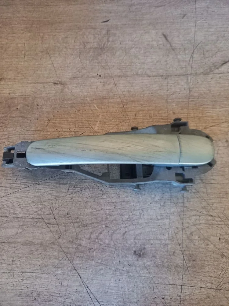Ручка двери задней наружная правая Skoda Octavia Scout II рестайлинг (2008—2013) 2010 8B8B