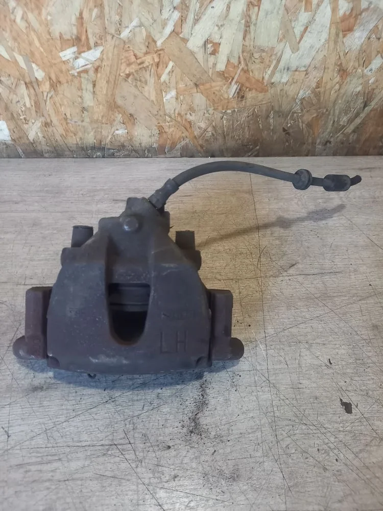 Суппорт тормозной передний левый Ford Kuga I (2008—2012) 2012